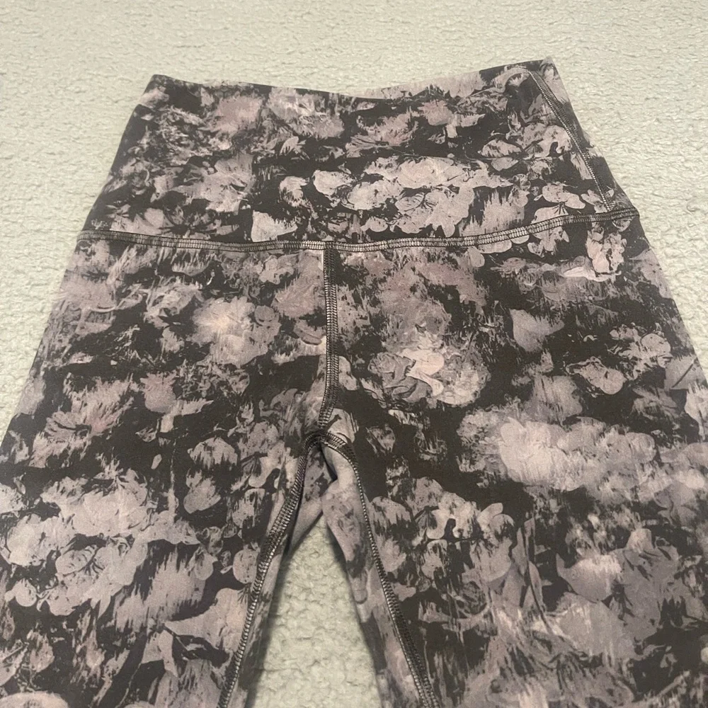 Lululemon Size 4 Floral Illusion Ice Grey Multi Align Pant II 25”